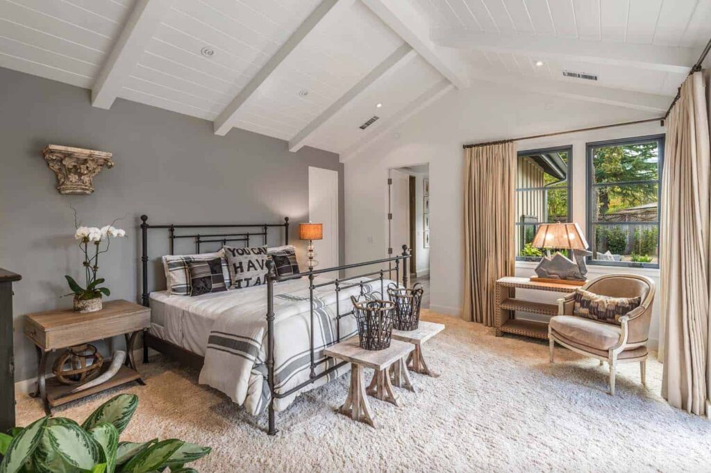 Farmhouse-Style-Home-Joseph-Farrell-Architecture-12-1-Kindesign